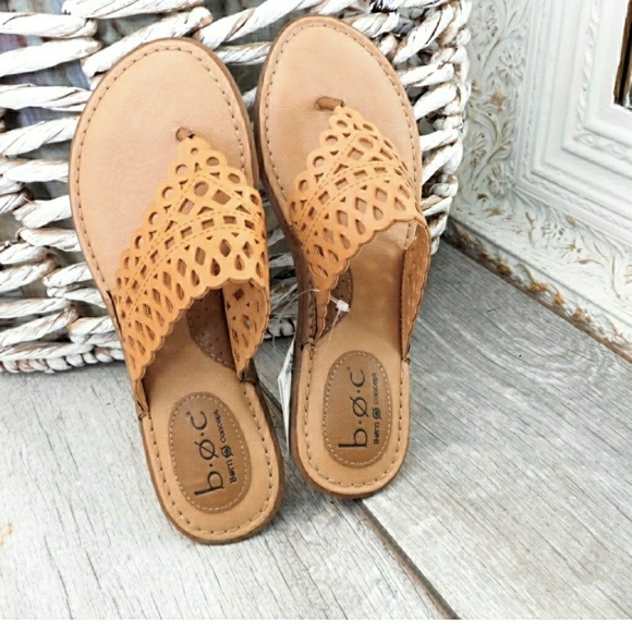b.o.c. Shoes - NWT- B.O.C. TAN  DETAILED LASER CUT THONG SANDALS